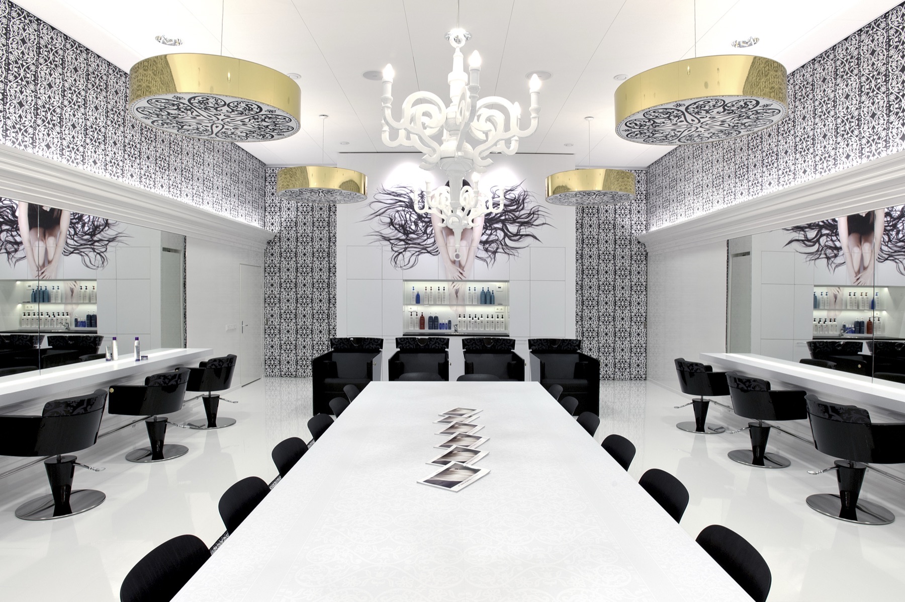 L’ANZA salonruimte met werktafel en wasunits
